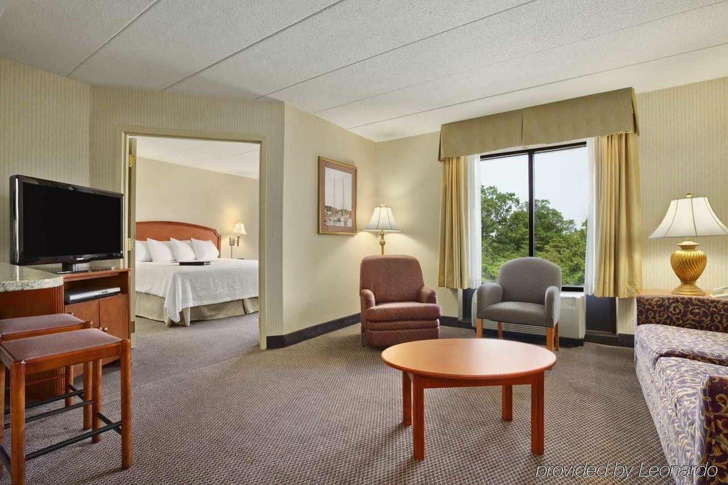 Hampton Inn & Suites Annapolis Exterior photo